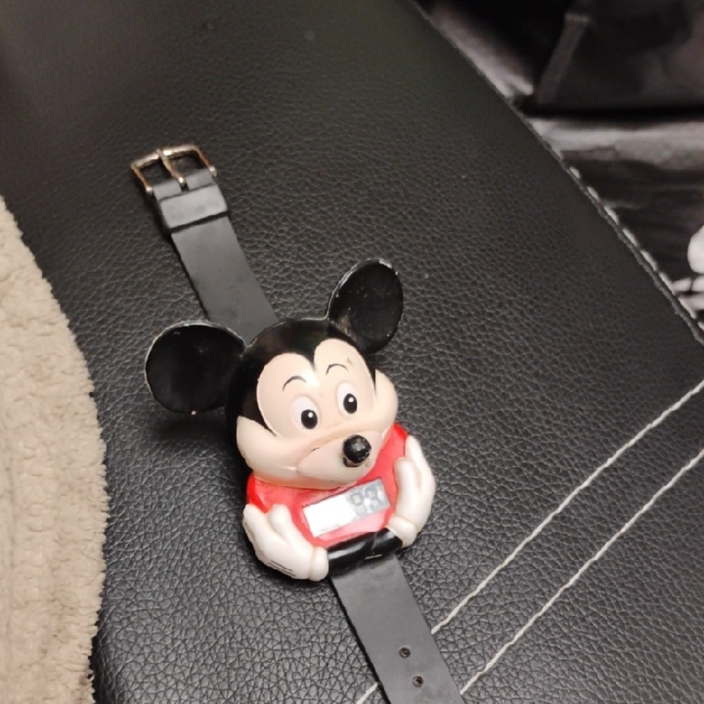 VINTAGE 1990 SOUNDS FUN MICKEY MOUSE TALKING TIME WATCH EXCELLENT CONDITION